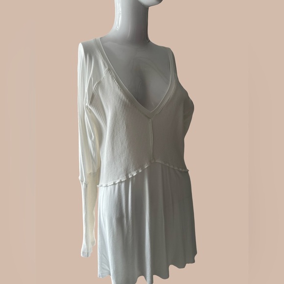POL Cream V-Neck Women's Blouse - Picture 3 of 7